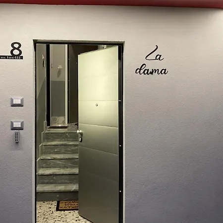 La Dama A Piazza Bengasi